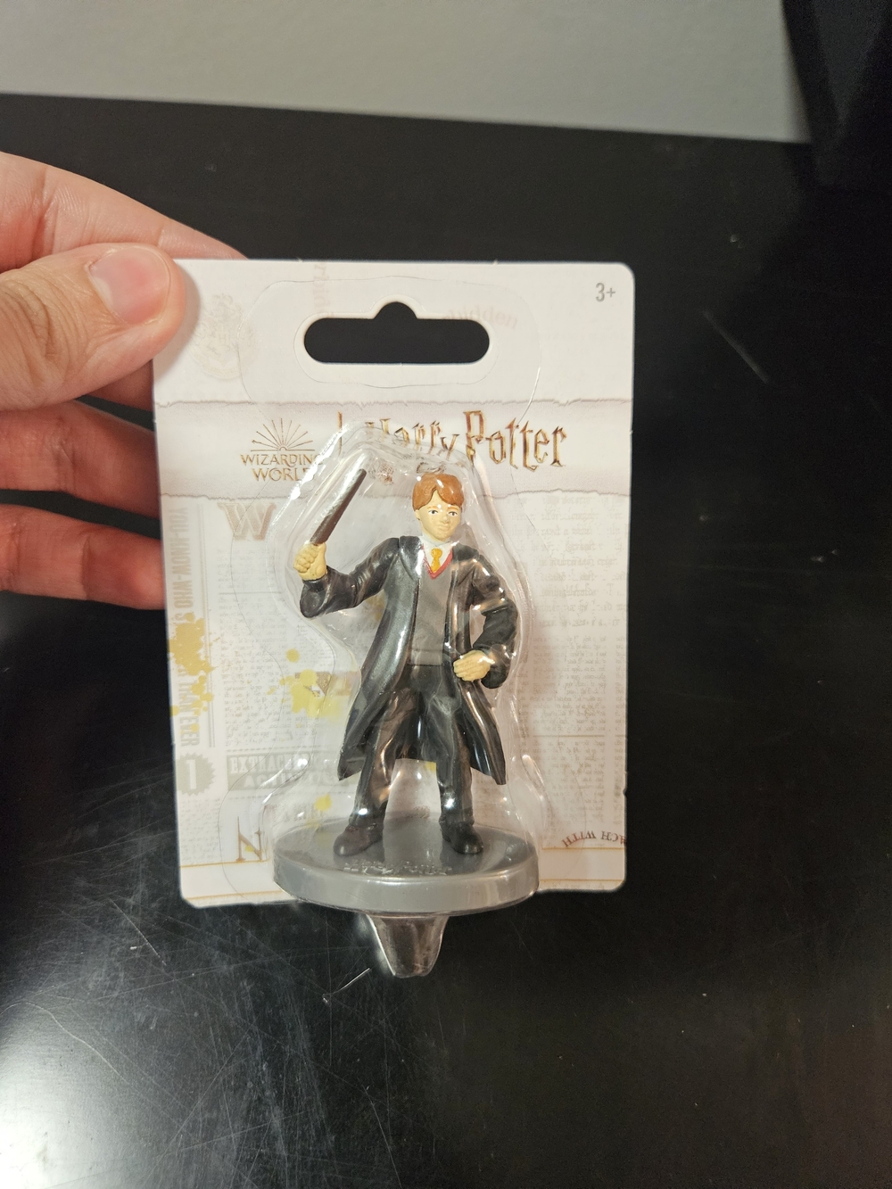 Gryffindor Figurine - Black Robe, Red Tie